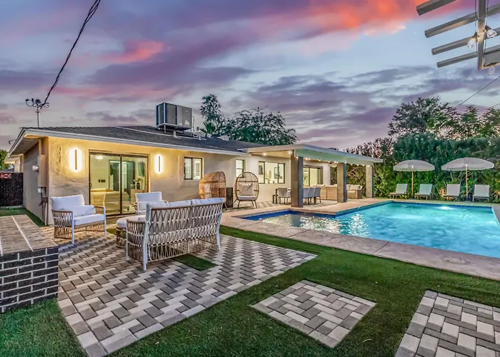 The Kensington Custom Retreat Holiday home