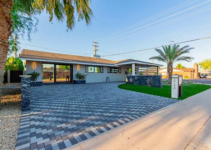 The Kensington Custom Retreat *