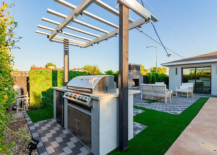 The Kensington Custom Retreat Holiday home