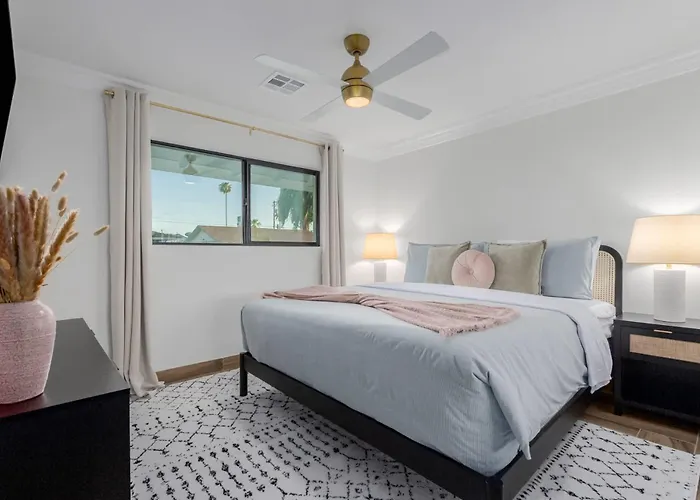 The Kensington Custom Retreat Holiday home