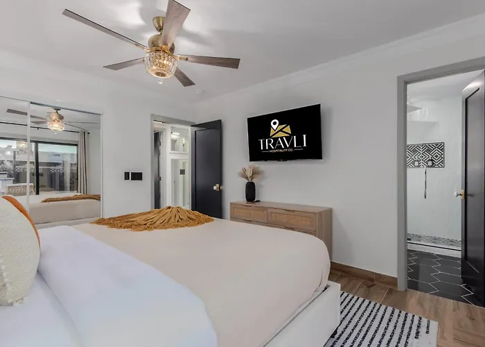 Holiday home The Kensington Custom Retreat *