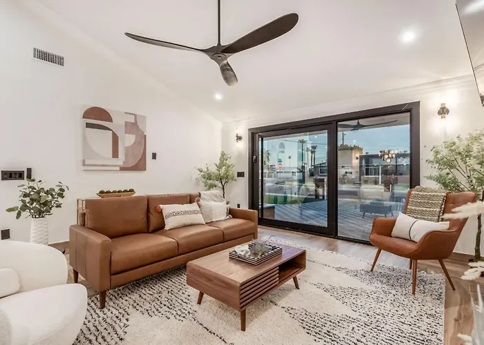 The Kensington Custom Retreat Holiday home